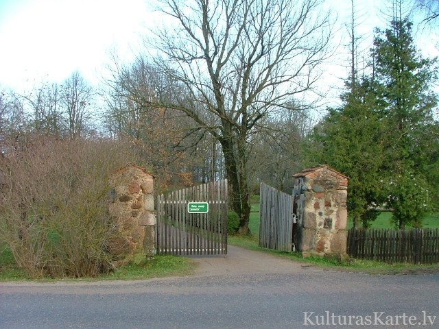 Raiņa muzeja "Jasmuiža" vārti