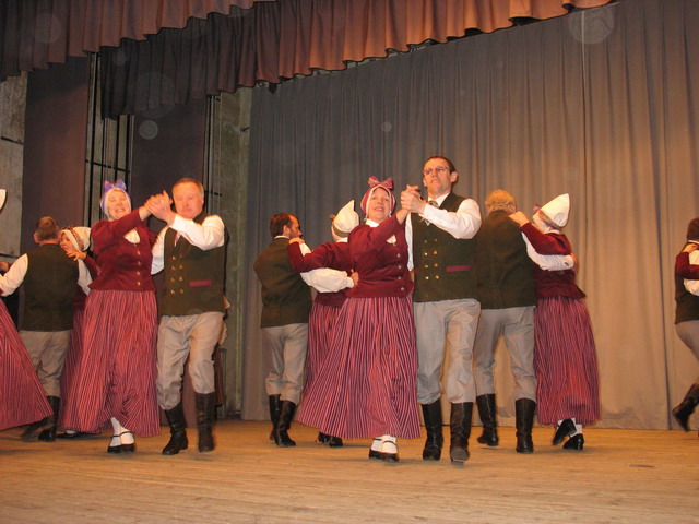  	Barkavas senioru deju kopa "Klabdancis"